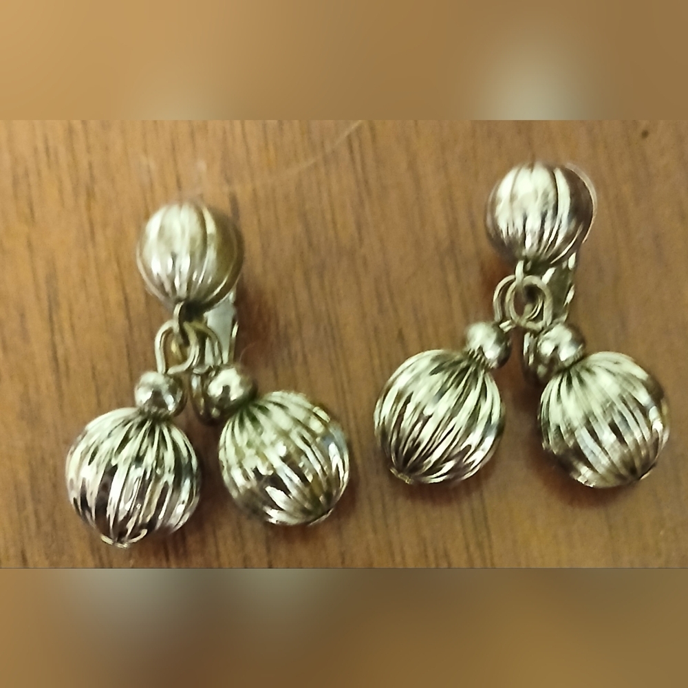 2 pair Vintage Clip On Earrings